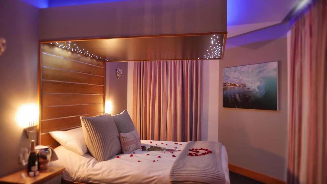 The Oceanic Luxury Aparthotel Falmouth Esterno foto