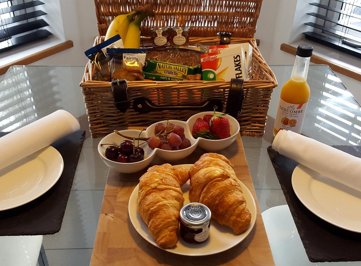 The Oceanic Luxury Aparthotel Falmouth Esterno foto