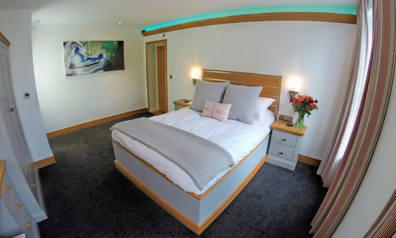 The Oceanic Luxury Aparthotel Falmouth Esterno foto