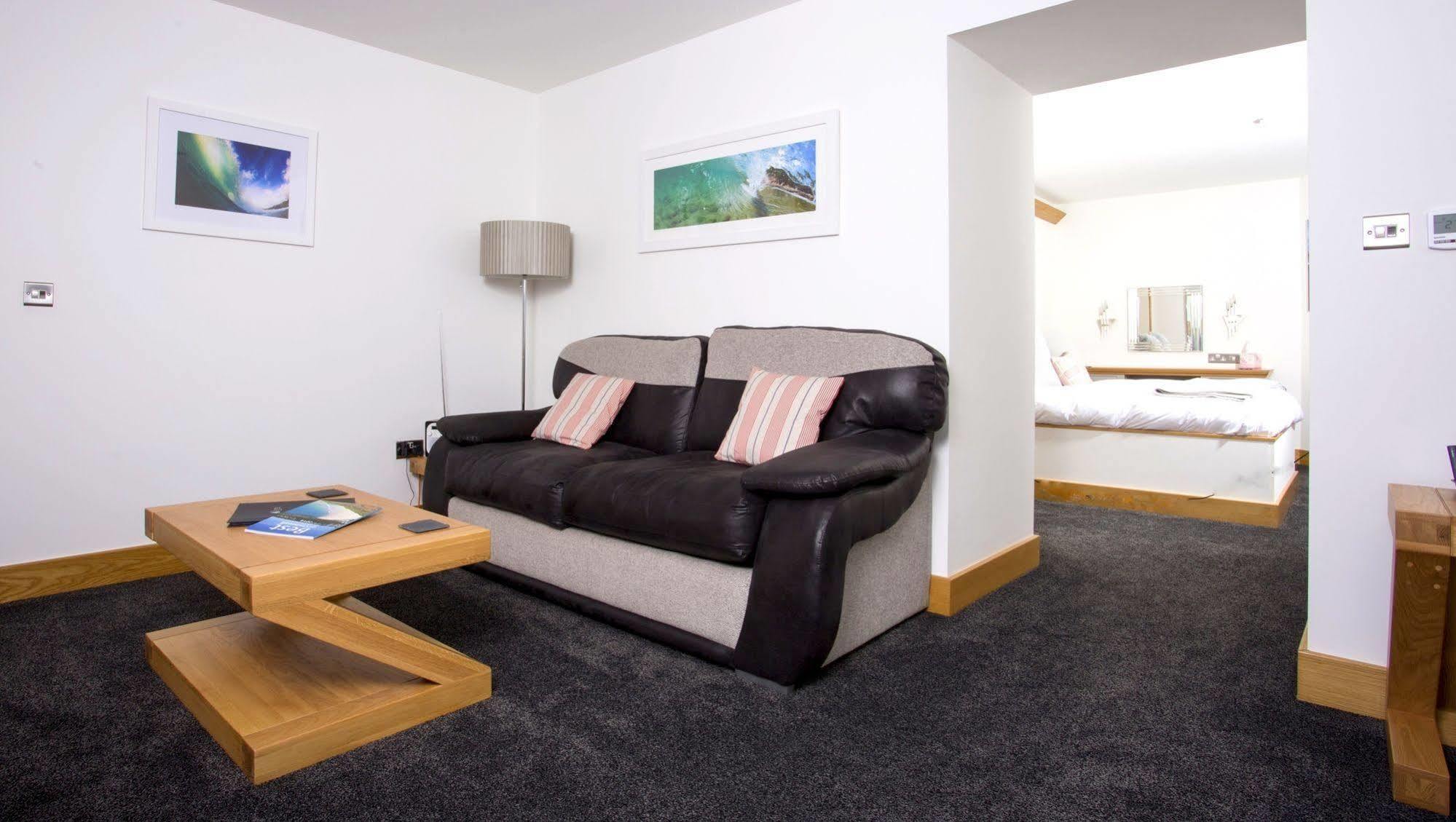 The Oceanic Luxury Aparthotel Falmouth Esterno foto