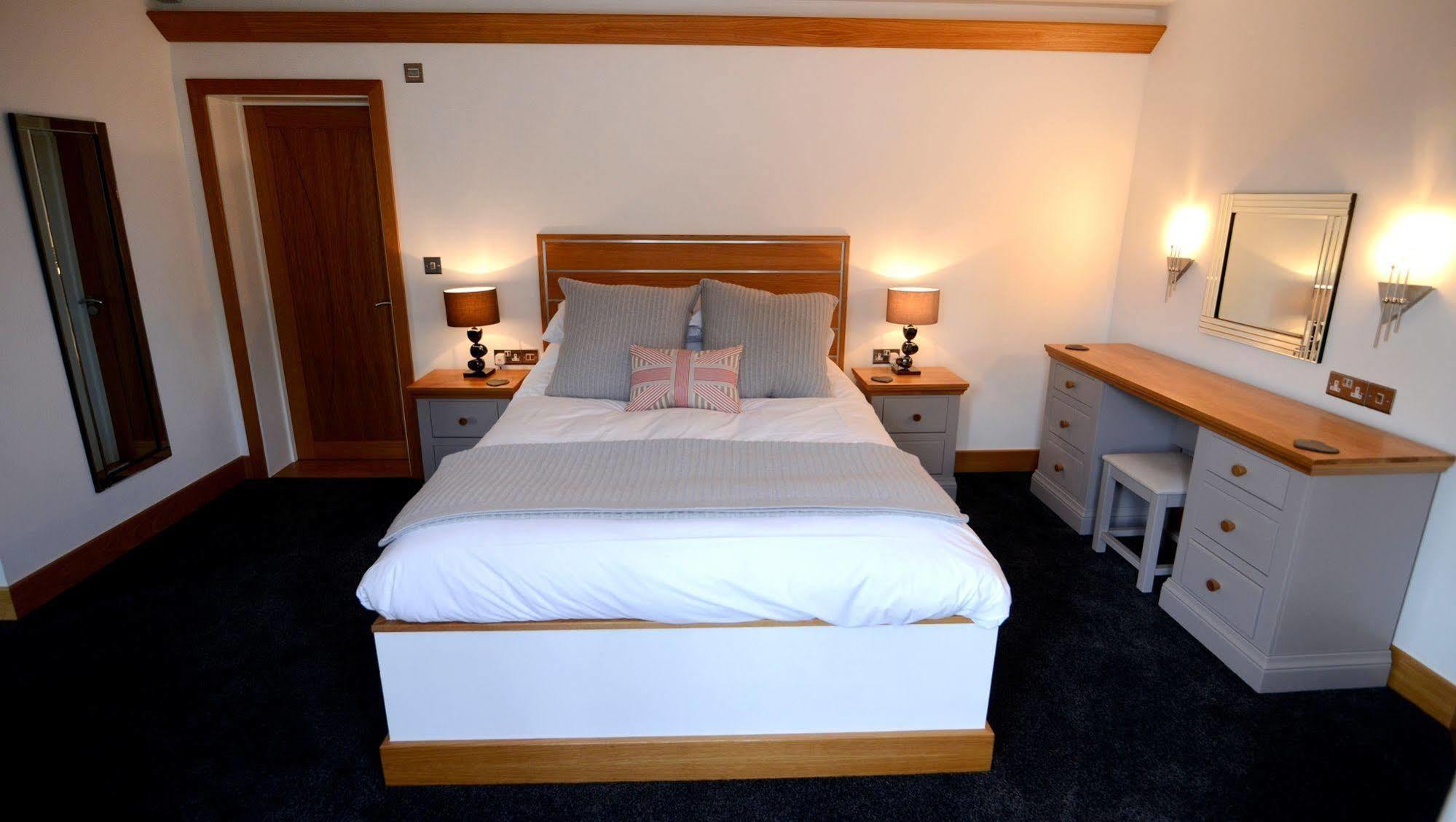 The Oceanic Luxury Aparthotel Falmouth Esterno foto