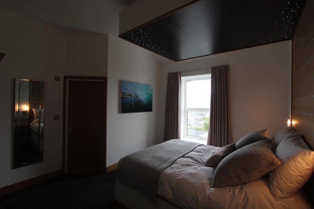 The Oceanic Luxury Aparthotel Falmouth Esterno foto