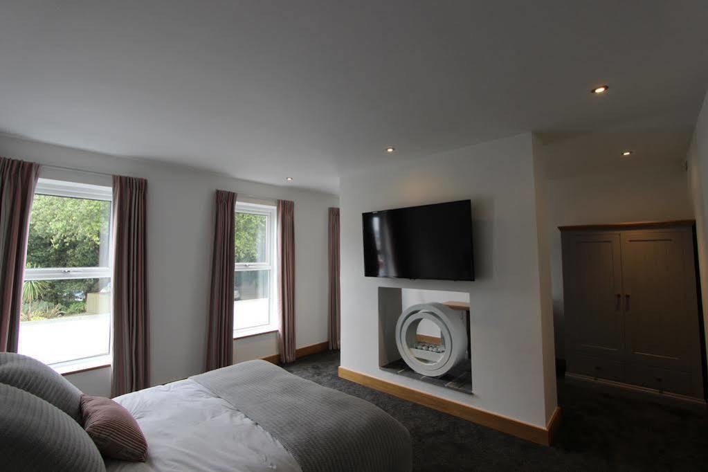 The Oceanic Luxury Aparthotel Falmouth Esterno foto